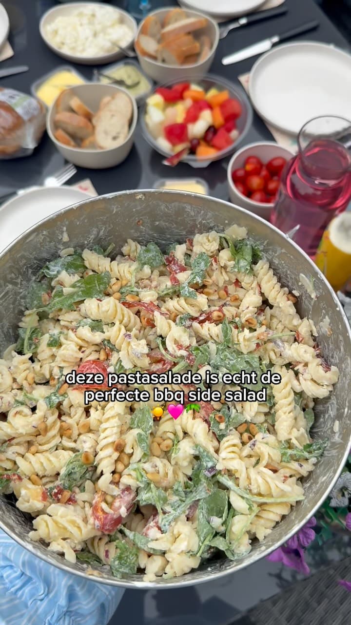 Pastasalade met serranoham, mozzarella & rucola